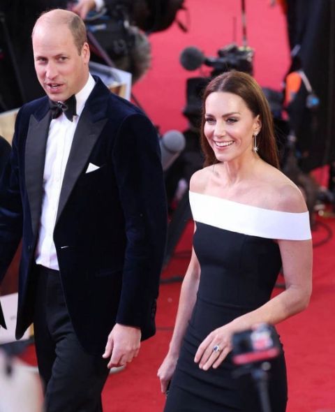 Prince Williams and Kate Middleton walked on the red carpet during the premiere.
